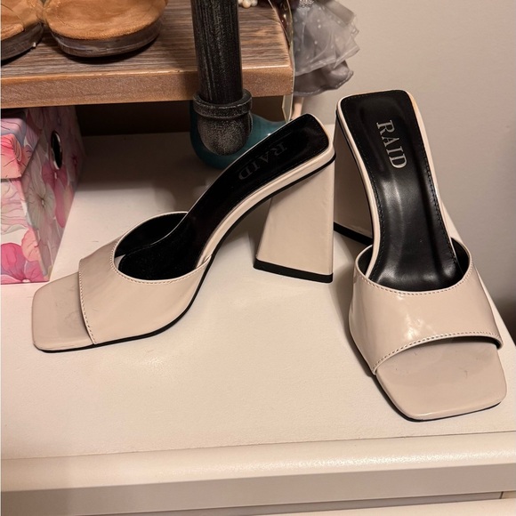 Women's Cream Block Heel Mules - Picture 3 of 6